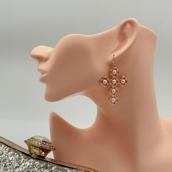 ⚜️ Loée Elegant Gold Cross Floral Earrings With Pearl ❤️‍🔥💫 - Picture 6 of 7